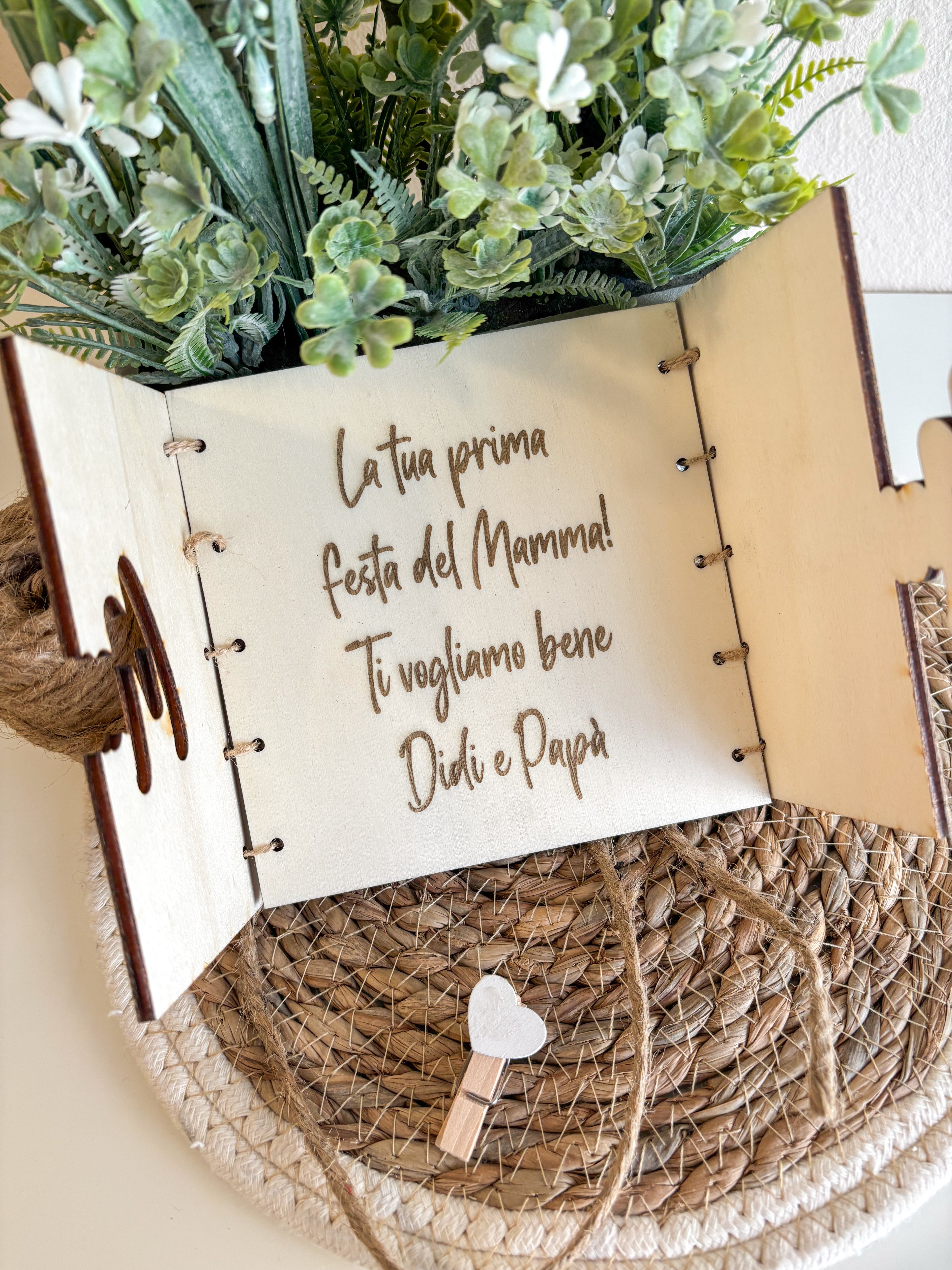 Biglietto regalo in legno per la Festa della Mamma